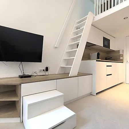 Nid Perche Avec Apercu A Pied ! Nizza